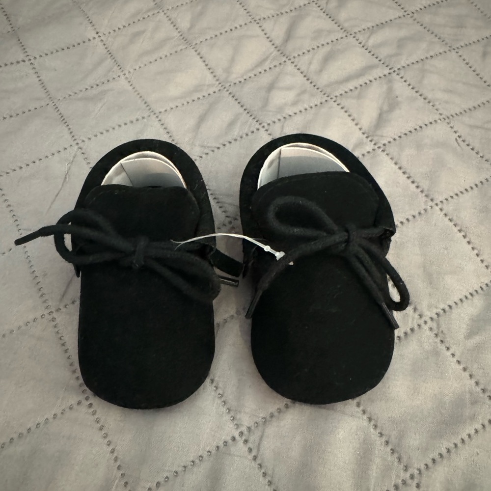 Baby moccasins size 0-6 months NWOT